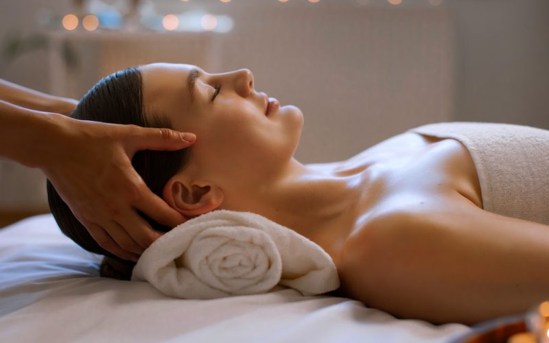 masáž hlavy a šije